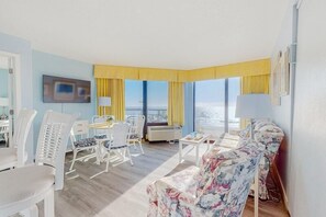 TV - 3rd Floor Oceanfront Suite w/ 2 Queens, Murphy Bed & Lazy River (Myrtle Beach)