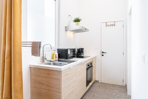 Apartment | Private kitchen - Comfy Saint Pauls Apartment (Antwerp)