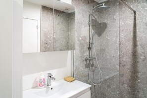 Apartment | Bathroom - Comfy Saint Pauls Apartment (Antwerp)