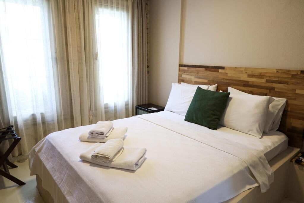 Standard-Doppelzimmer, Blick auf den Innenhof | Zimmersafe