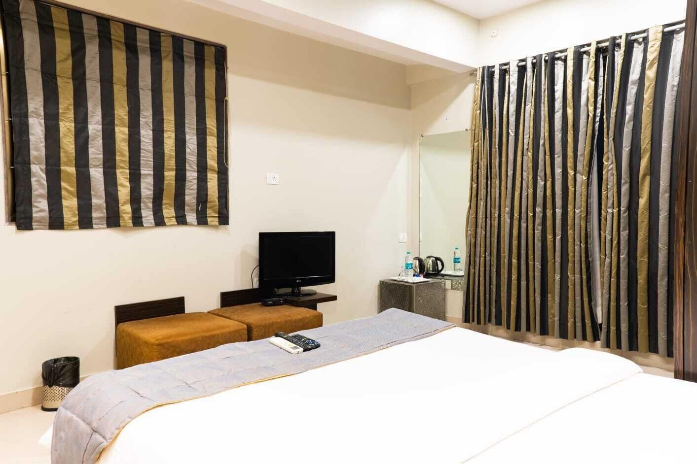 Deluxe Apartment | Iron/ironing board, free WiFi