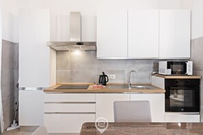 Kühlschrank, Mikrowelle