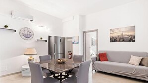 TV - Castle Suite – Welcoming comfort in the heart of Cagliari ✨ (Cagliari)