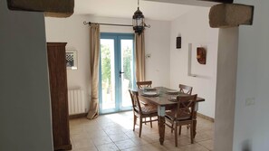 Dining - Finca Lavanda | Pool oasis & absolute tranquillity | Self-sufficient (Chiclana de la Frontera)