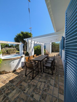Outdoor dining - Finca Lavanda | Pool oasis & absolute tranquillity | Self-sufficient (Chiclana de la Frontera)