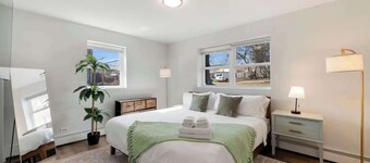 Cozy 1 Bedroom, 1 Reserved Parking, Workdesk