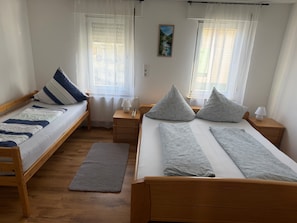 6 bedrooms, iron/ironing board, WiFi, bed sheets