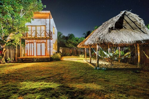 Cottage two blocks from the sea-social and green areas to share with pets.