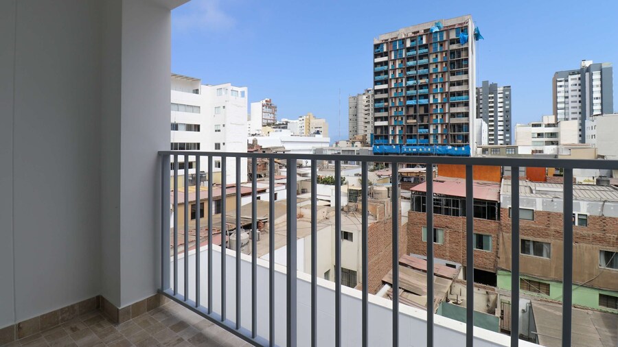 w Curated Urban 2BR w Balcony in Miraflores