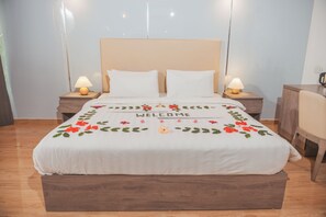 Iron/ironing board, Internet, bed sheets