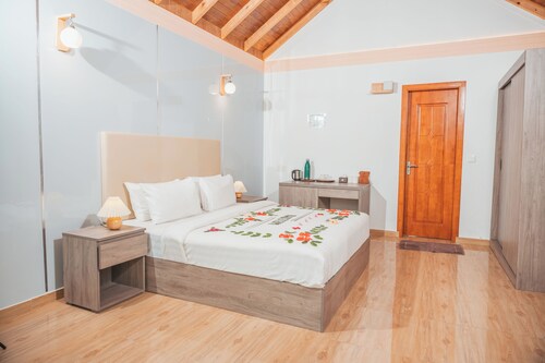 3-bedroom bed & breakfast in charming Fodhdhoo with AC