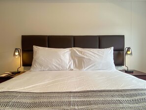House - w Stylish 2BR w Balcony View in Miraflores (Lima)