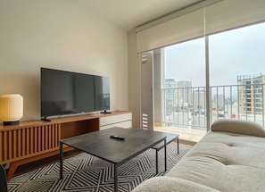 House - w Upscale 2BR w Balcony View in Miraflores (Lima)