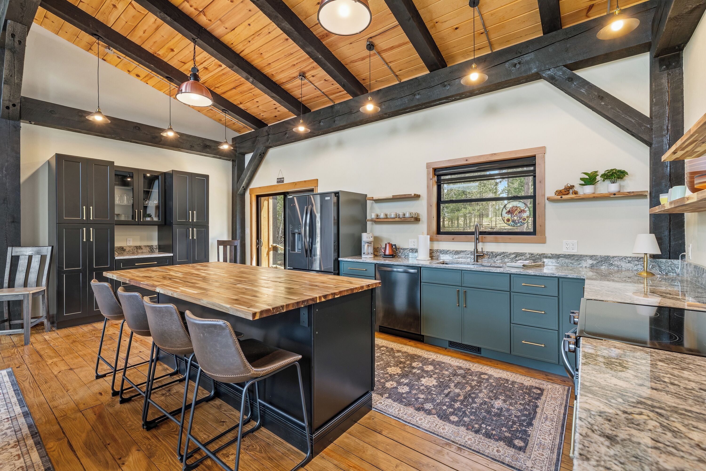 Fridge, oven, stovetop, dishwasher