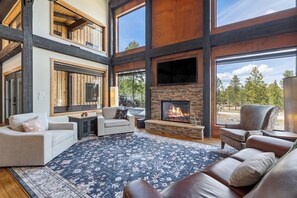 Interior - No Regrets-2,600+ Sq Ft , Floor-to-Ceiling Windows, fireplace, Hot Tub, Paved (Lead)