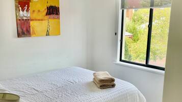 Iron/ironing board, WiFi, bed sheets