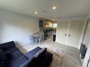 TV - Villa 30, Lanteglos Country House, 2 bed sleeps 4 (Lanteglos)