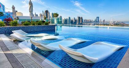 Simply Comfort Vacation Homes Rental Seven Palm Jumeirah Studio with Infinity Pool and Beach