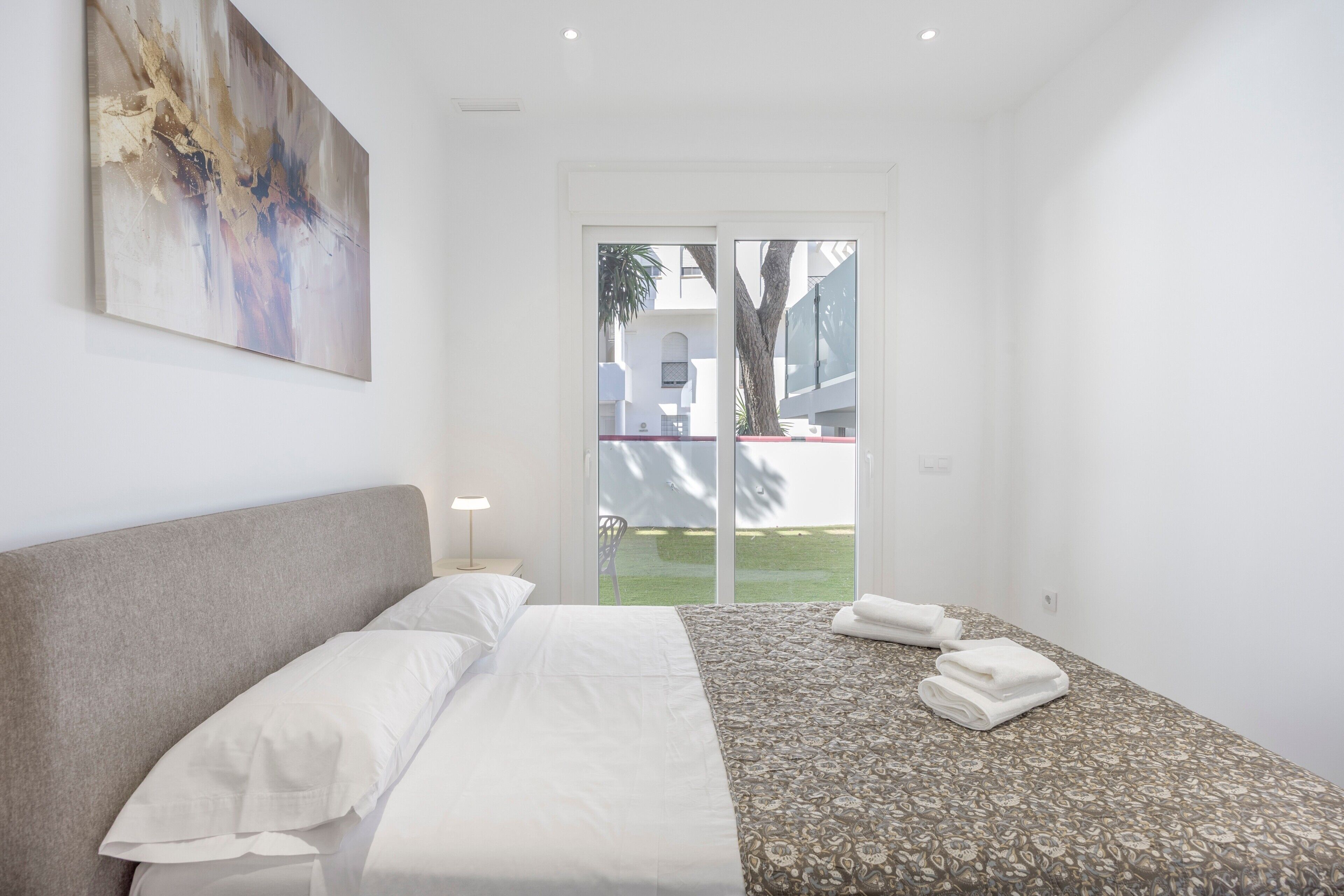 WiFi, bed sheets
