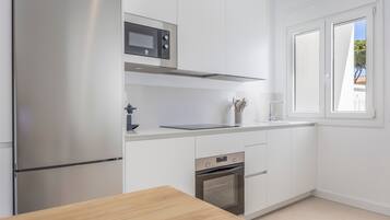 Refrigerador, microondas, horno, placa de cocina