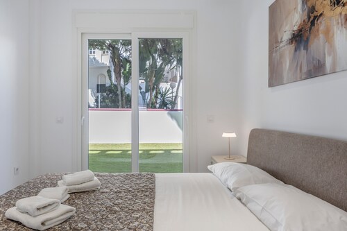 Apartment 'Los Drogos Bajo B' with shared pool, garden, and Wi-Fi