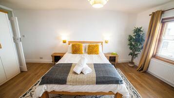 Iron/ironing board, free WiFi, bed sheets