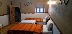 Family Room, Courtyard View | Blackout drapes, free WiFi - Riad Dar Outebba (Ait Sedrate Jbel El Soufla)
