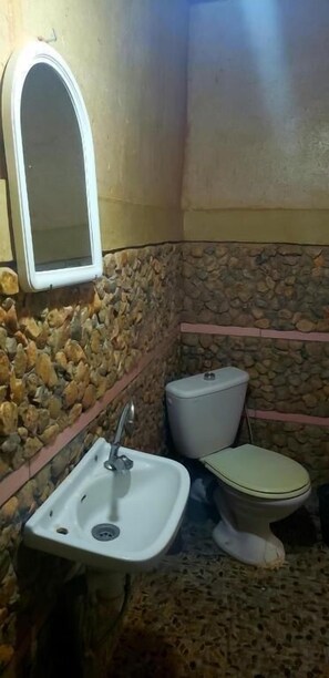 Basic Double Room | Bathroom - Riad Dar Outebba (Ait Sedrate Jbel El Soufla)