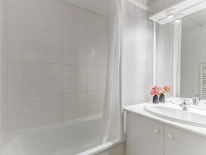 House | Bathroom - Accessible Apartment With Garden (Egletons)