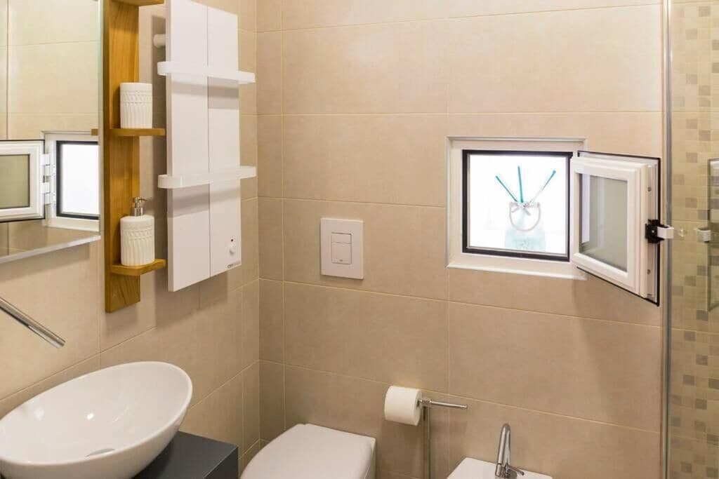 Apartemen Comfort, pemandangan halaman | Kamar mandi