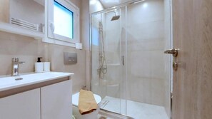 Bathroom - Kolonaki A modern and bright apartment (Athens)