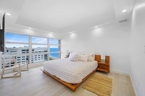 House | 3 bedrooms, Internet - NOK Beachfront 3BR Retreat With Ocean Views (Lauderdale-by-the-Sea)