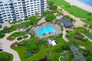 House - NOK Beachfront 3BR Retreat With Ocean Views (Lauderdale-by-the-Sea)
