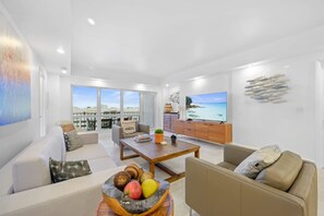 House | 3 bedrooms, Internet - NOK Beachfront 3BR Retreat With Ocean Views (Lauderdale-by-the-Sea)