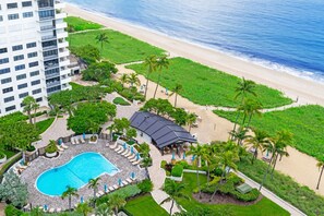 House - NOK Beachfront 3BR Retreat With Ocean Views (Lauderdale-by-the-Sea)