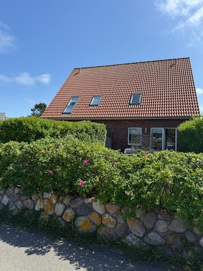 Exterior - Beautiful, centrally located apartment and only 150m to the beach (Wittdün auf Amrum)