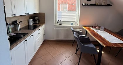 Schöne, zentralgelegene Ferienwohnung und nur 150m bis zum Strand