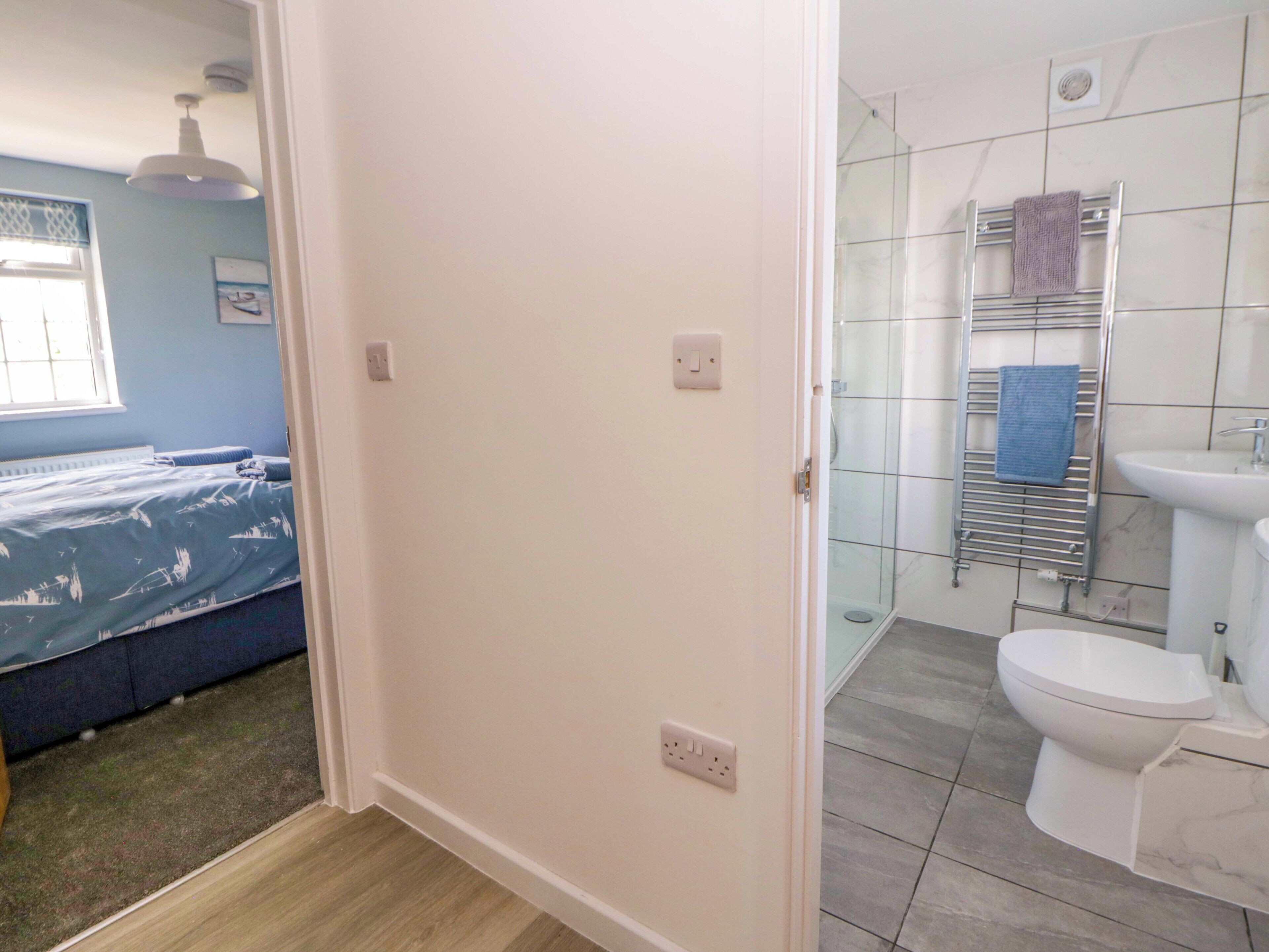 Cottage | Bathroom | Shower