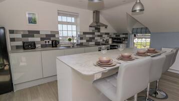 Cottage | Private kitchen | Cookware/dishes/utensils