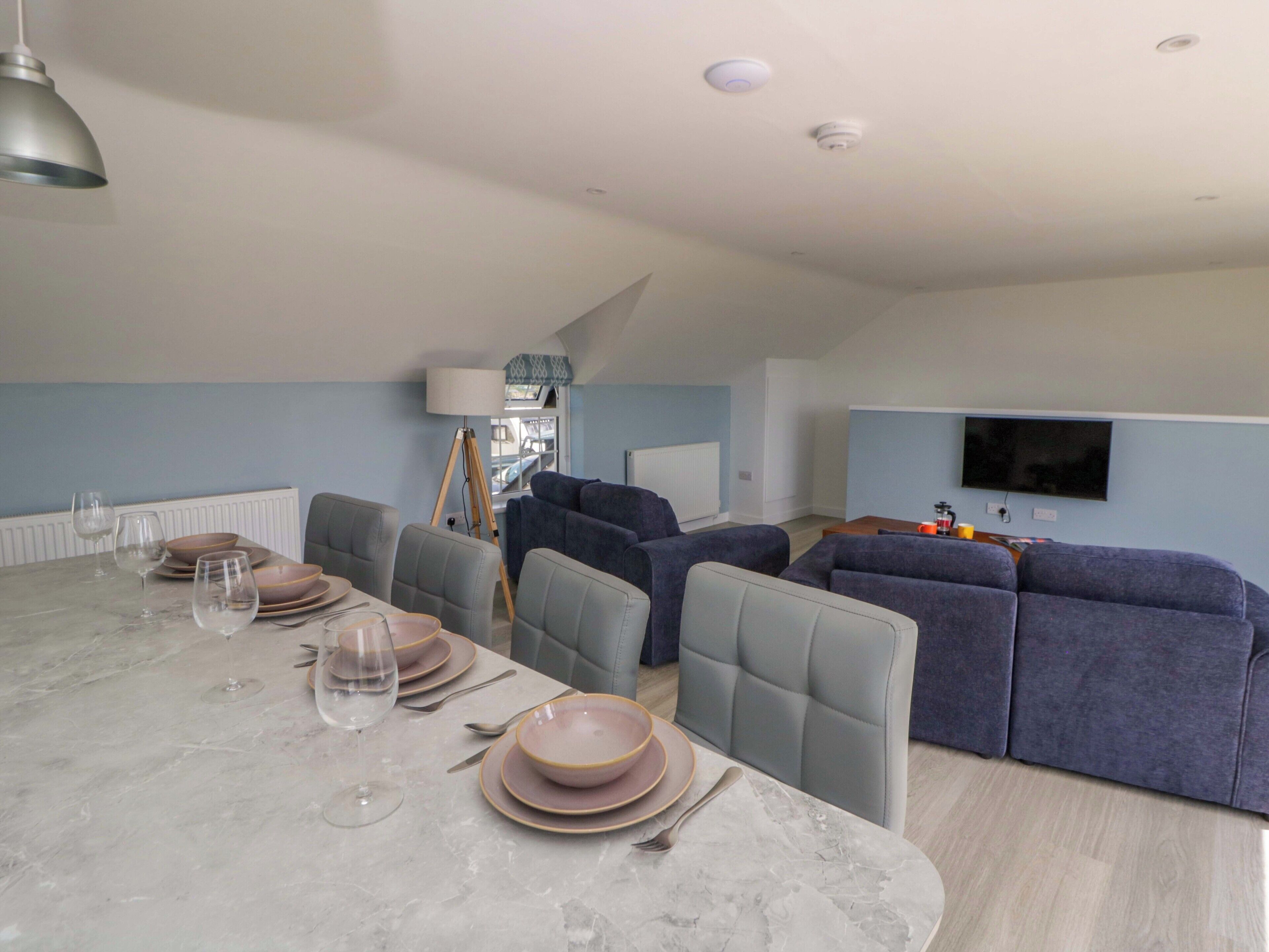 Cottage | Dining