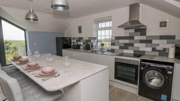 Cottage | Private kitchen | Cookware/dishes/utensils
