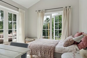 Desk, free WiFi - Stylish summer house near Tisvilde beach and town (Tisvildeleje)