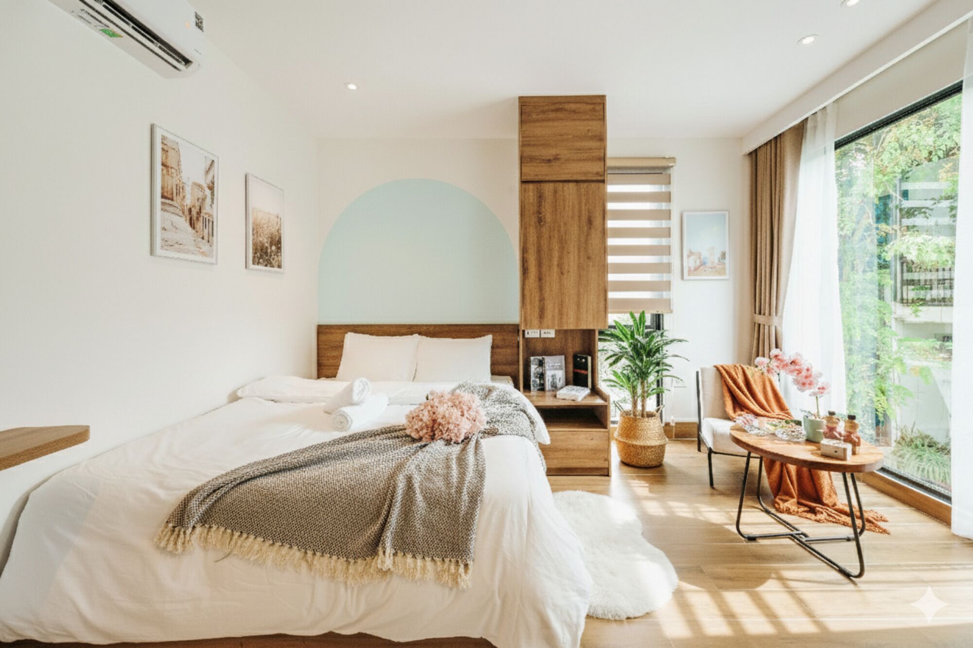 Superior Studio, Courtyard View | Desk, laptop workspace, soundproofing, free WiFi