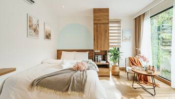 Superior Studio, Courtyard View | Desk, laptop workspace, soundproofing, free WiFi