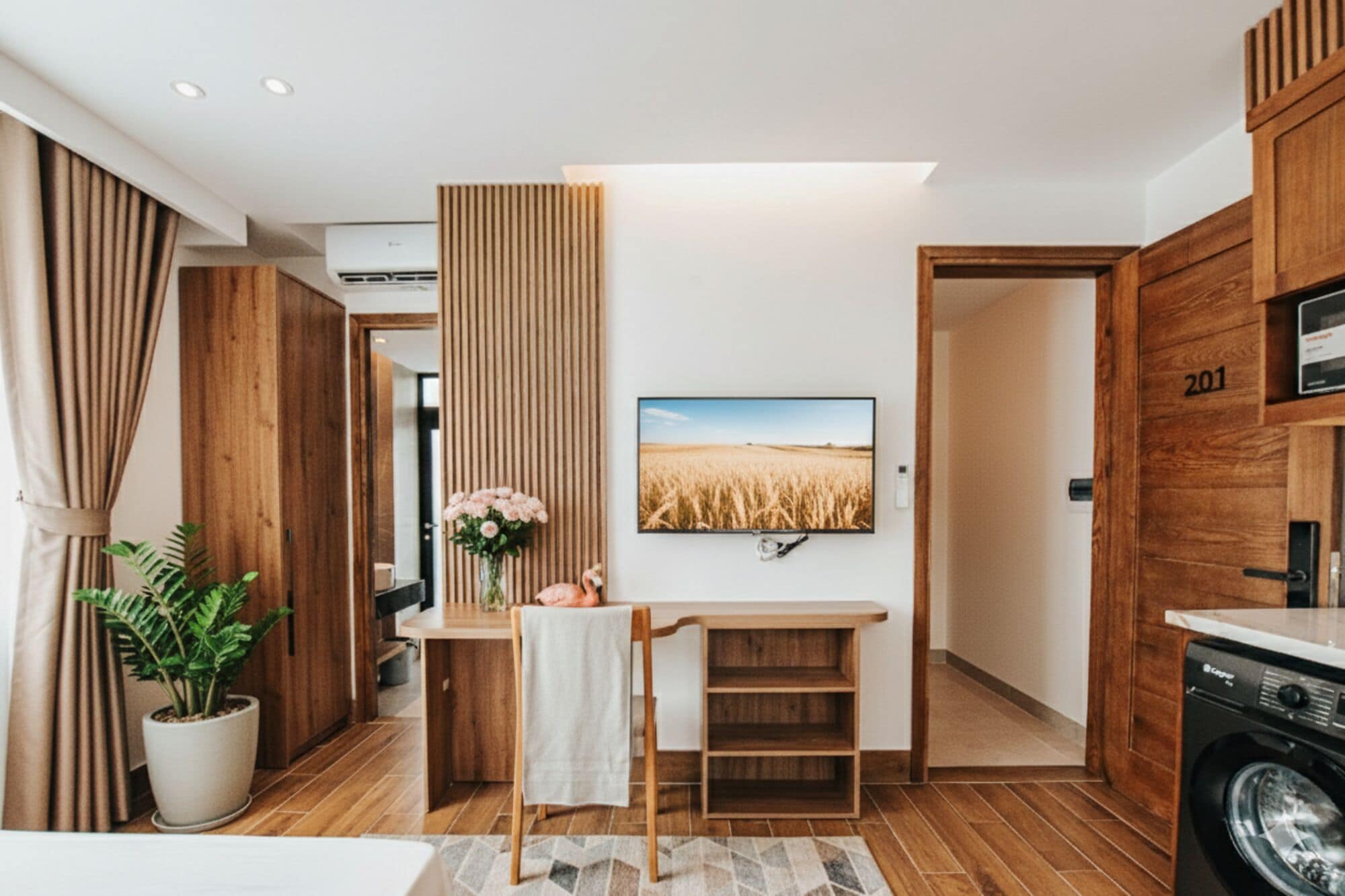 Deluxe Studio, Courtyard View | Meja, ruang kerja komputer riba, kalis bunyi, Wi-fi percuma 