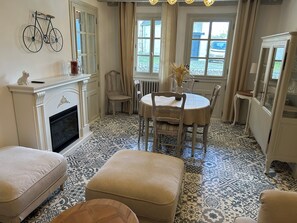 Fireplace, table football - Gîte La Clé des Coteaux (Turquant)