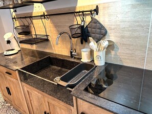 Fridge, microwave, oven, stovetop - Gîte La Clé des Coteaux (Turquant)