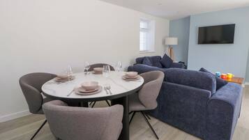 Cottage | Dining
