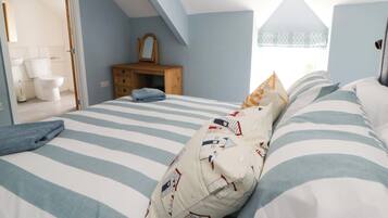 Cottage | 2 bedrooms, free WiFi, individually decorated, individually furnished