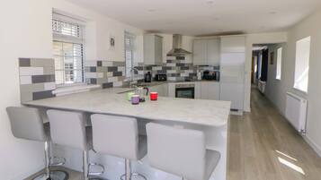 Cottage | Private kitchen | Cookware/dishes/utensils